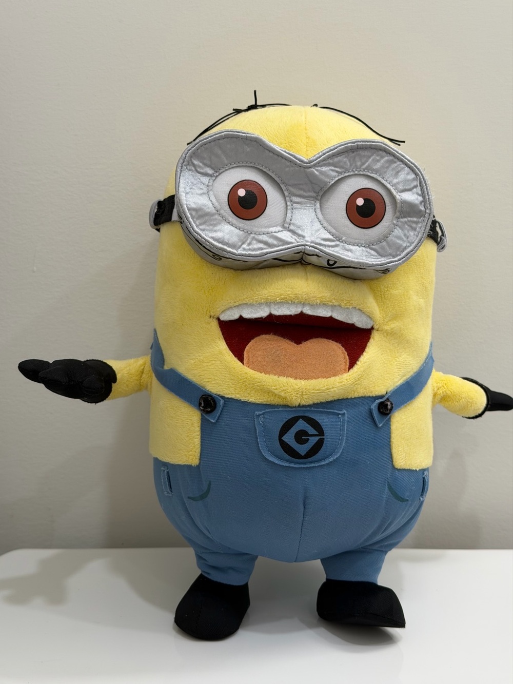 Despicable Me Minions Dave Plush Stuffed Toy Figure Universal Studios  10.5”tall
